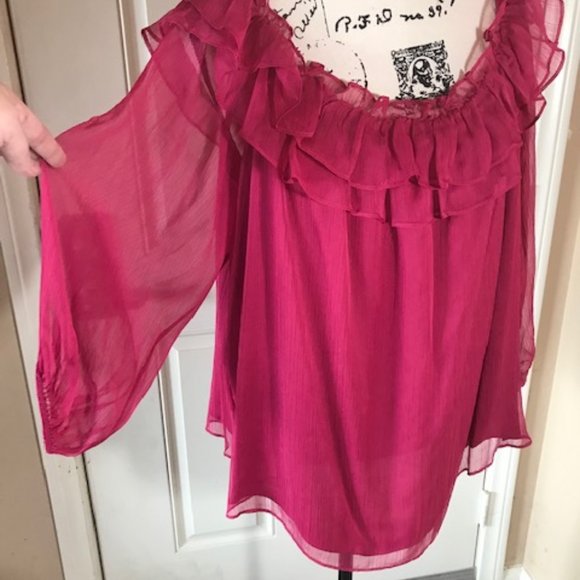 NWT Vince Camuto Ruffle Neckline Blouse - Picture 2 of 4
